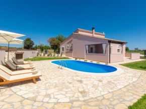 Peaceful Villa in Loborika with Swimming Pool